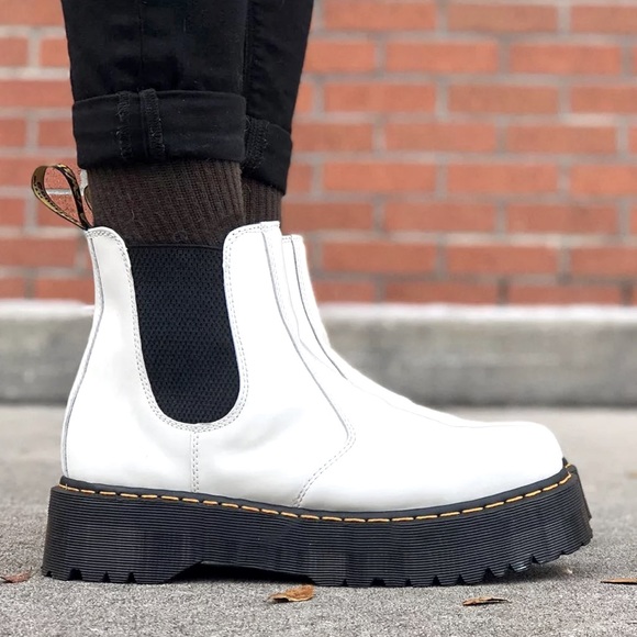 DR. MARTENS 2976 Smooth Leather Platform Chelsea Boots Women’s Size 7 White